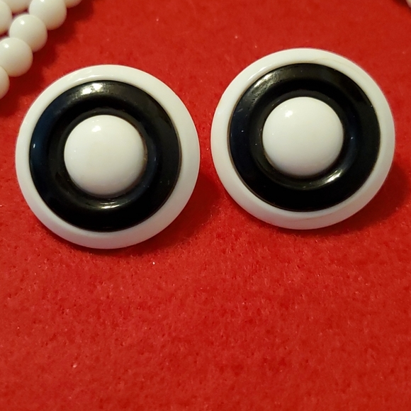 Vintage Black & White Necklace & Earrings Set - Picture 4 of 6